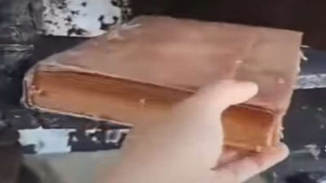 Tangkapan Layar video viral Alquran tidak terbakar saat kebakaran di Makassar
