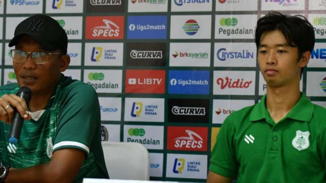 Pelatih PSMS Medan, Miftahudin Mukson dan Kim Jin-sung