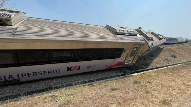 Kereta Argo Semeru anjlok di Wates