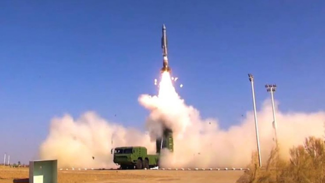 VIVA Militer: Rudal jelajah supersonik DF-100 militer China