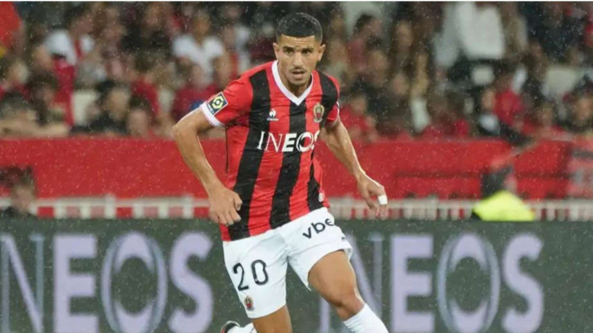 Tim Ligue 1 Nice menskors pemain internasional Aljazair Youcef Atal