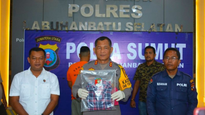 Kapolres Labusel AKBP Maringan Simanjuntak, saat memberikan keterangan pers.