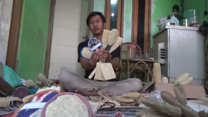 Warga Jombang berhasil membuat tanaman sayuran gambas jadi peralatan mandi