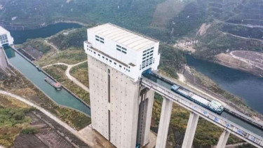 Lift kapal Goupitan di China.