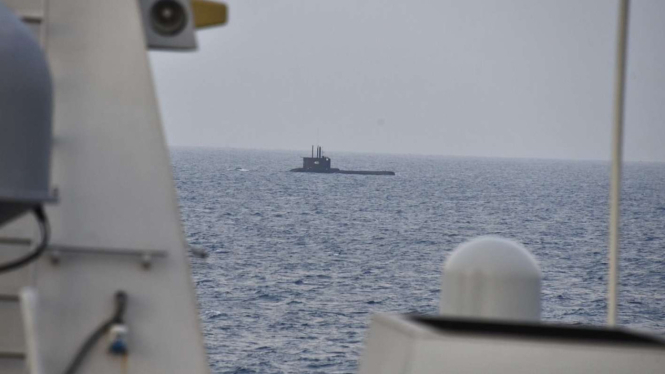 VIVA Militer: Kapal Selam KRI Alugoro-405 gelar latihan di perairan Indonesia