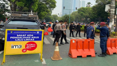 Pengalihan arus lalu lintas menuju gedung KPU.