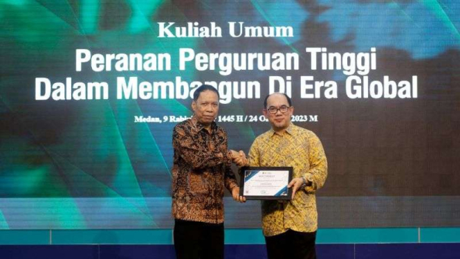 Rektor UMSU, Prof Agussani dan Prof. Dr. Mohammad Shatar bin Sabran.