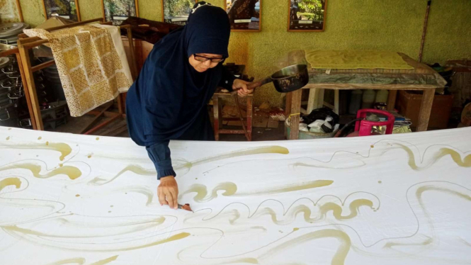 Kampung Tanjung Piayu Laut Bikin Batik Motif Gambar Ikan Marlin dan Kerang
