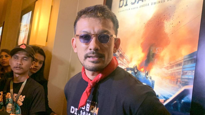 Rio Dewanto.