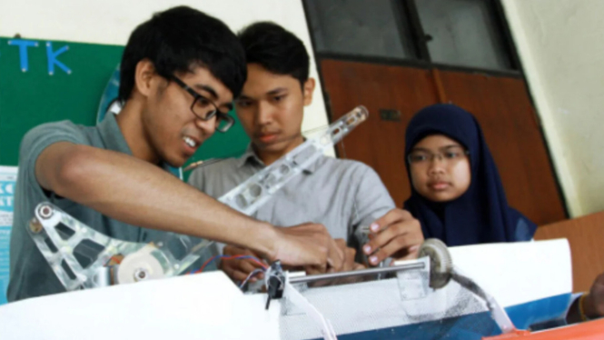 Pencipta Kapal Pembersih Sampah, Idham Aulia M. Basir