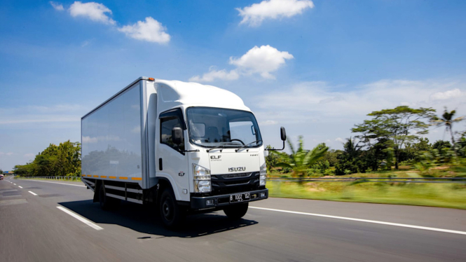 Truk Isuzu ELF