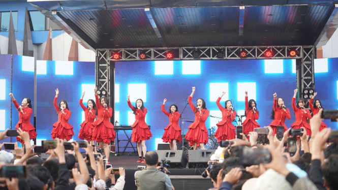 JKT 48 turut meriahkan acara puncak peringatan Hari Sumpah Pemuda ke 95 di Monas