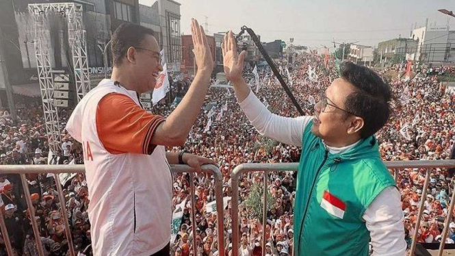 Anies Baswedan-Cak Imin menyapa warga Depok, Jawa Barat