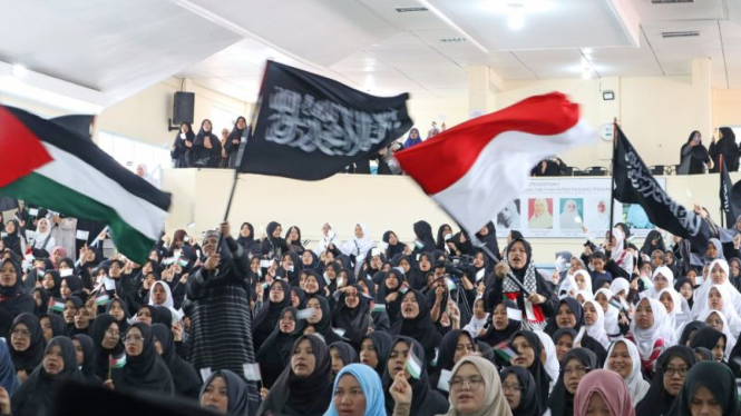 Pesantren Diniyyah Puteri gelar aksi solidaritas untuk Palestina.