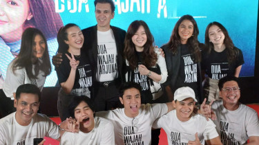 Manoj Punjabi bersama cast series Dua Wajah Arjuna