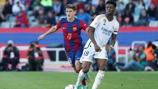 Aurelien Tchouameni dan Gavi dalam duel Barcelona vs Real Madrid
