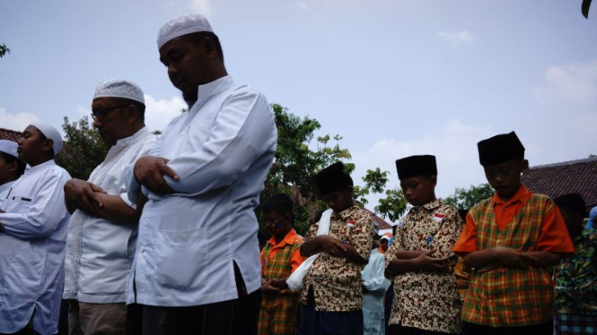 Minta Hujan, Warga dan Pelajar di Jombang Salat Istisqa Berjamaah