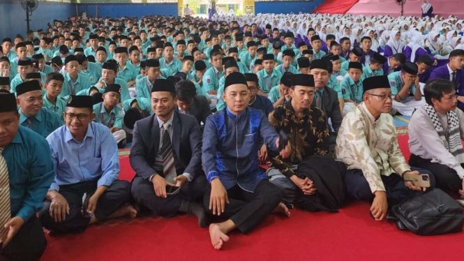Ketua Umum MU Perubahan, Beni Pramula (Tengah)
