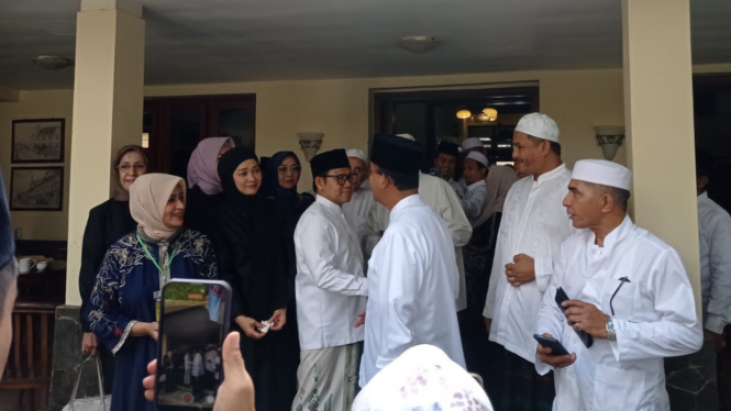 Pasangan bakal capres cawapres, Anies-Muhaimin di Haul Habib Ali bin Ali Habsyi di Solo.