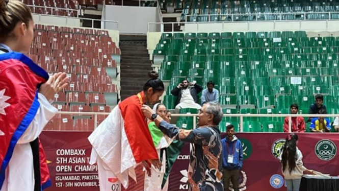 Taekwondoin Indonesia Ni Kadek Hani meraih medali emas