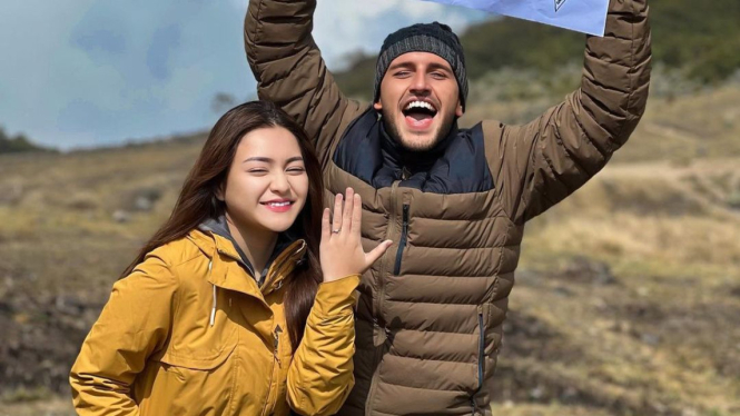 Nathalie Holscher dan Ladislao Camara