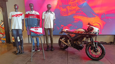 Peluncuran apparel otomotif