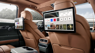 Sistem infotainment WebOS di Hyundai Genesis.