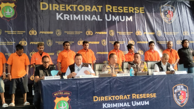 Polda Metro Jaya merilis kasus motif penembakan pria di Bekasi, Jabar.