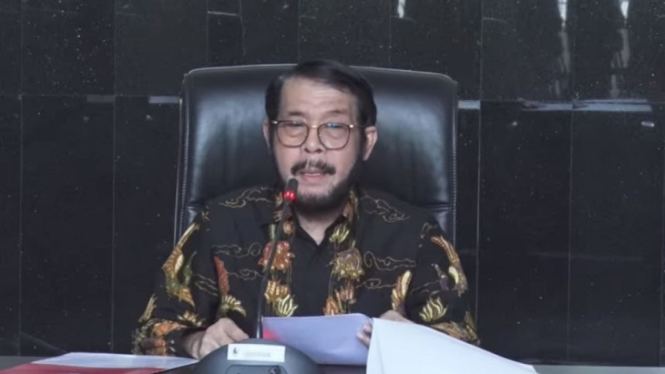 Mantan Ketua MK Anwar Usman saat jumpa pers di kantor Mahkamah Konstitusi