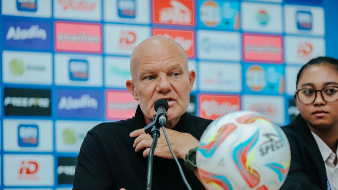  Pelatih PSS Sleman Bertrand Crasson