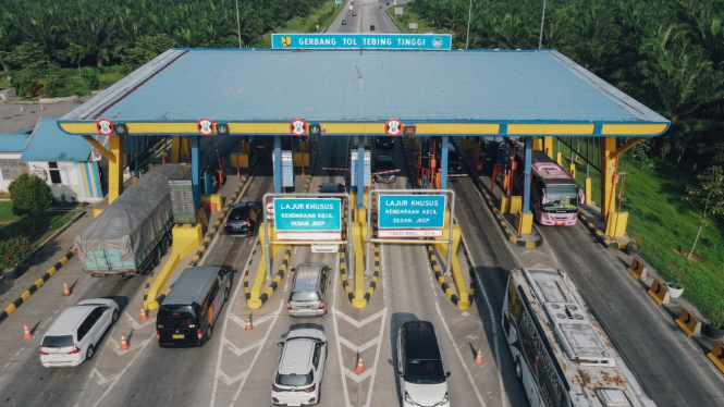 Jalan Tol Medan-Kualanamu-Tebingtinggi.