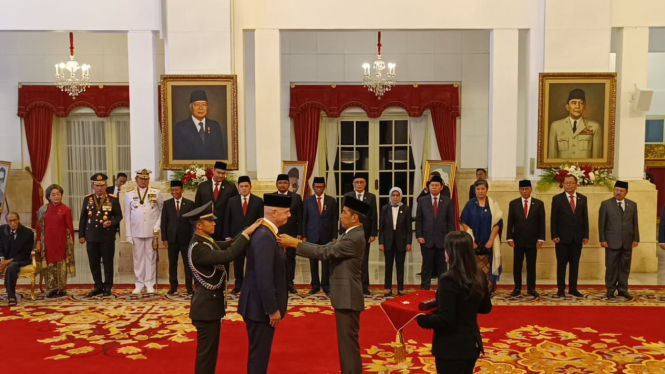 Presiden FIFA Gianni Infantino dianugerahi bintang jasa pratama