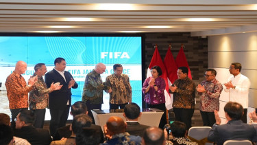 Presiden Jokowi meresmikan kantor FIFA di Jakarta, Senin, 11 November 2023.