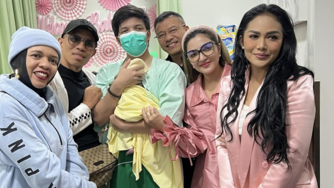 Keluarga besar Aurel Hermansyah dan Atta Halilintar.