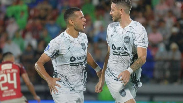 Pemain Borneo FC Samarinda, Felipe Cadenazzi rayakan gol