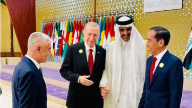 Presiden Jokowi bersama pemimpin negara lain di KTT OKI