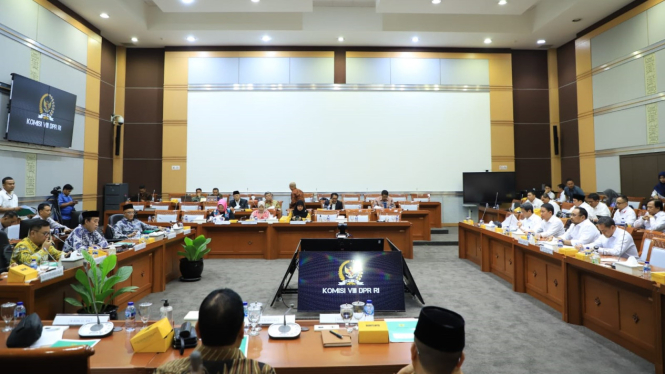 Menteri Agama Yaqut Cholil Qoumas dan DPR bahas biaya haji 2024