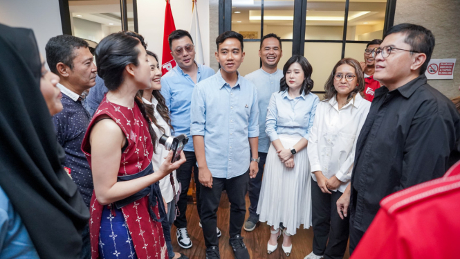 Cawapres Gibran Rakabuming Raka mengunjungi kantor PSI