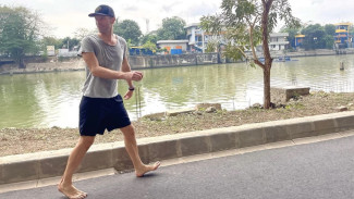 Chris Martin Jalan-jalan di Jakarta Sambil Nyeker, Netizen: Yawlaahh di BKT Cari Cilung Bang