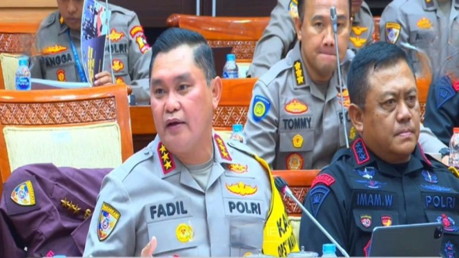 Kabaharkam Polri Komjen Pol Fadil Imran saat RDP di Komisi III DPR RI