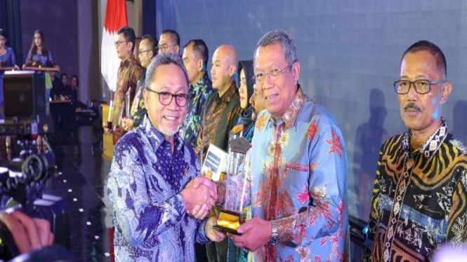 Pemkot Tangsel raih penghargaan sebagai daerah tertib ukur dari Kemendag.
