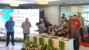 Penandatanganan proyek konstruksi Jalan Tol Akses Patimban.