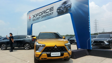 Penyerahan unit XForce ke diler-diler Indonesia