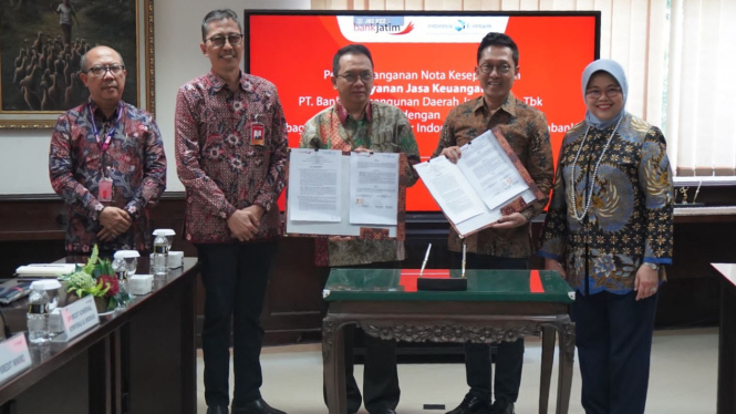Penandatanganan MoU bankjatim dengan LPEI
