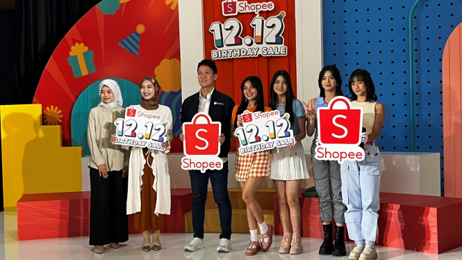JKT 48 di acara Shopee
