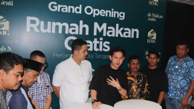 Grand opening Rumah Makan Gratis