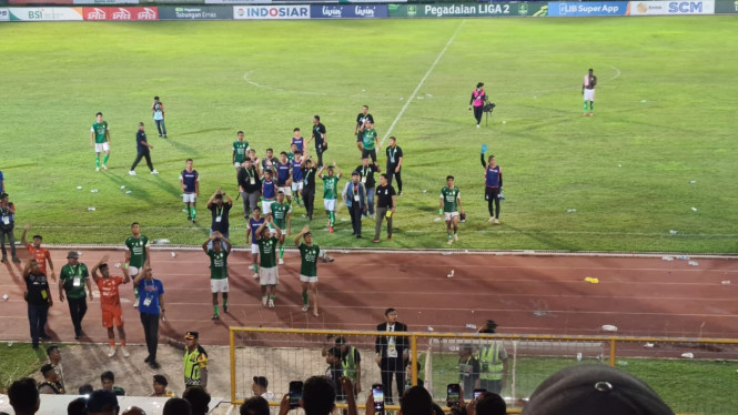 PSMS Medan dilempari botol air mineral oleh pendukung Persiraja Banda Aceh.