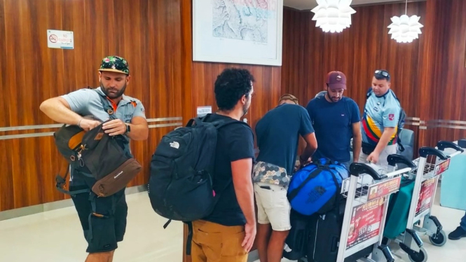 Sejumlah pembalap Aquabike mulai berdatangan melalui Bandara Silangit dan Bandar