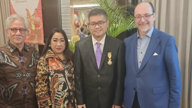 Komponis Ananda Sukarlan (tengah).