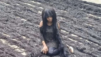 A Woman Breaks Guinness World Records for Longest Handmade Wig